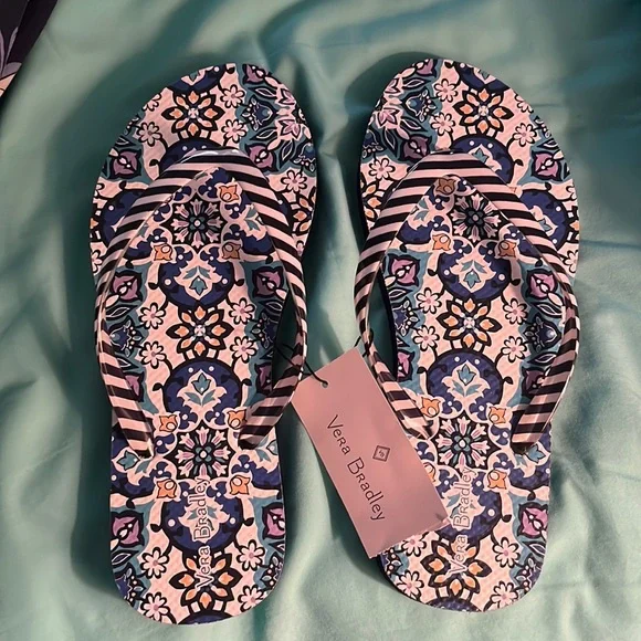 Vera Bradley flip flops - Picture 1 of 3